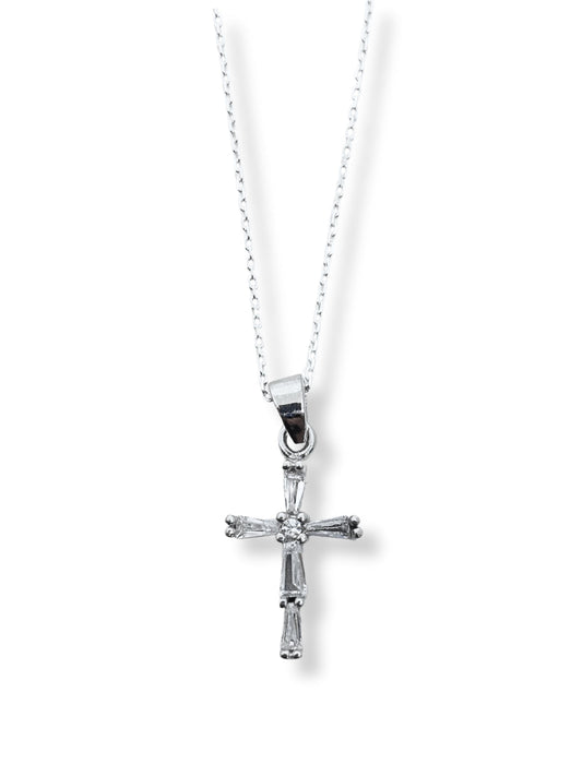Kreuz-Halskette aus Silber mit Baguette-Steinen – Oya Silver
