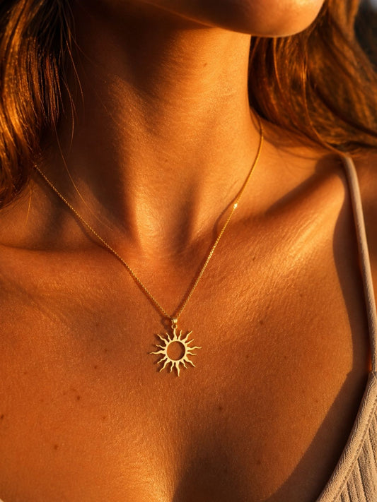 Damen-Sonnenhalskette aus 925 Silber, 24K vergoldet – Ansicht 2 | Oya Silver