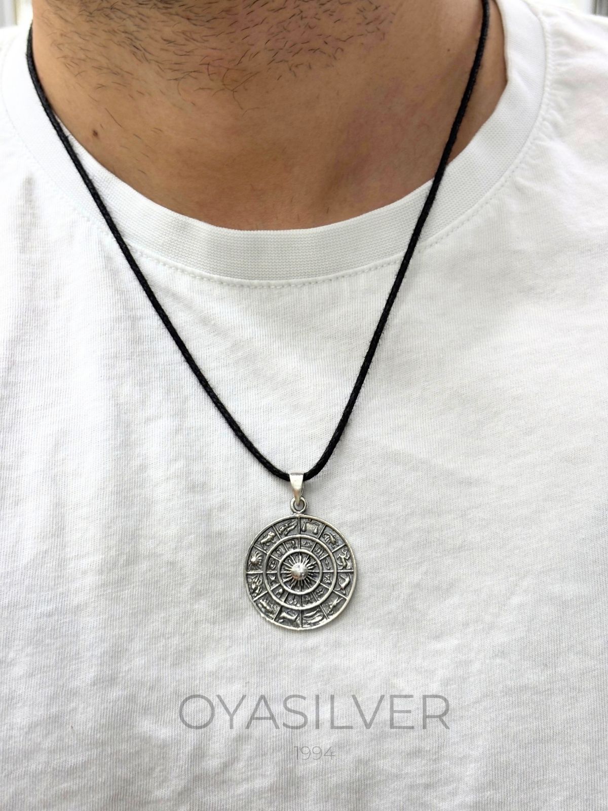Großes Zodiak-Medaillon mit Sternzeichen aus 925 Silber – Oya Silver – Ansicht 2