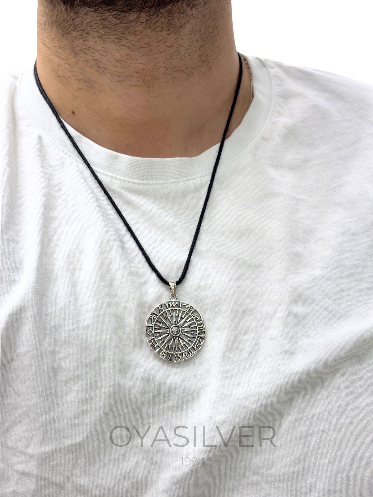Großes Kompass-Medaillon mit Zodiak-Symbolen aus 925 Silber – Oya Silver – Ansicht 3