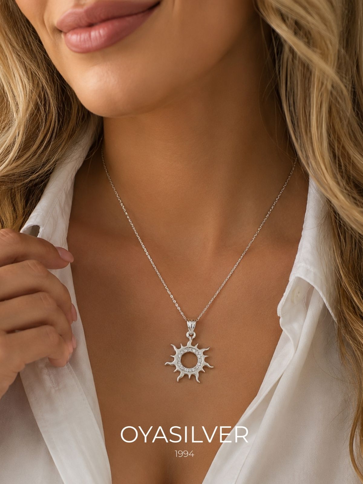 Sonnen-Halskette „Ewiges Licht“ aus Silber mit Zirkonia aus 925er Sterlingsilber – Oya Silver – Ansicht 6