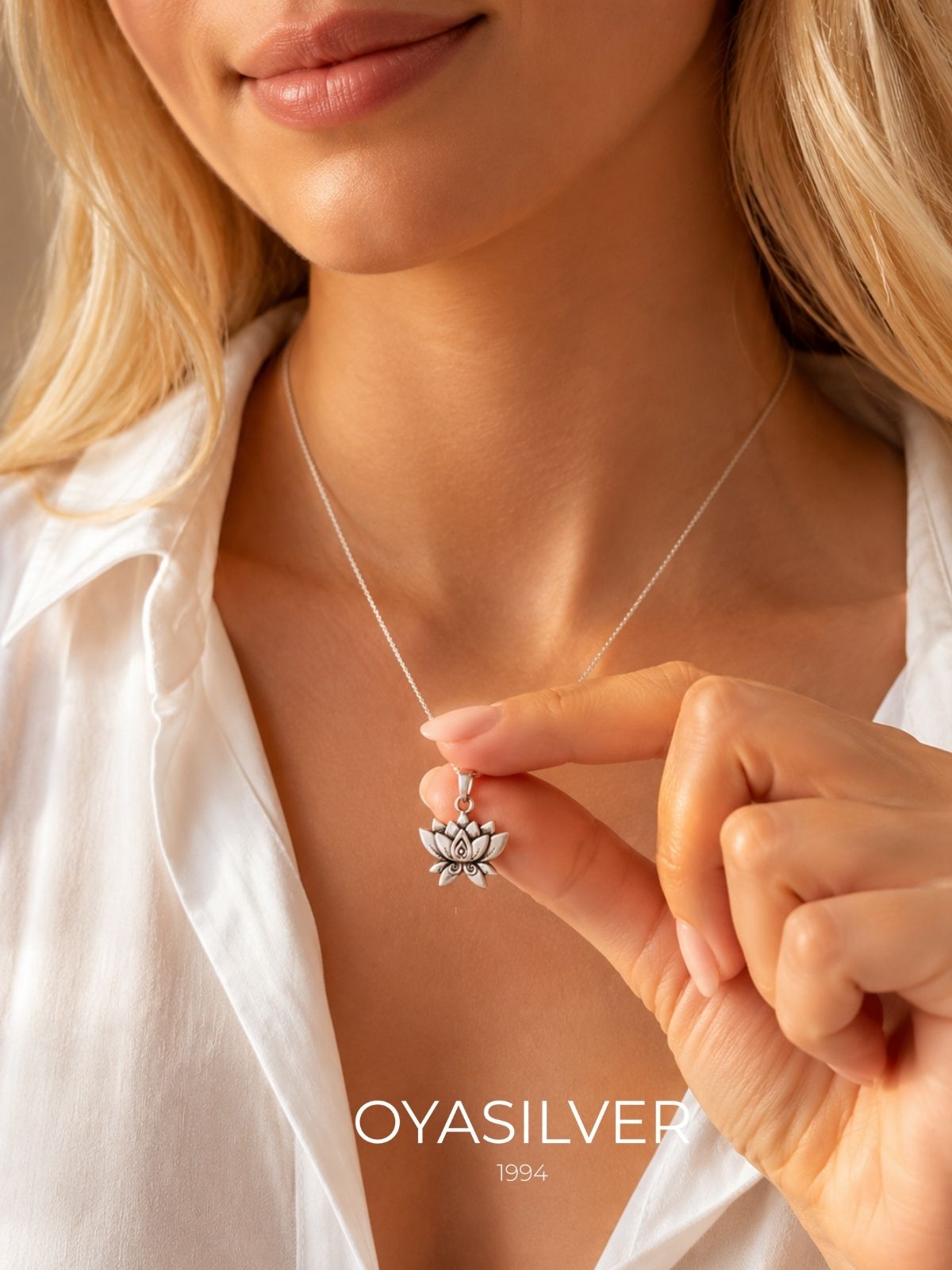 Oxidierte Lotusblumen-Halskette aus Silber aus 925er Sterlingsilber – Oya Silver – Ansicht 3