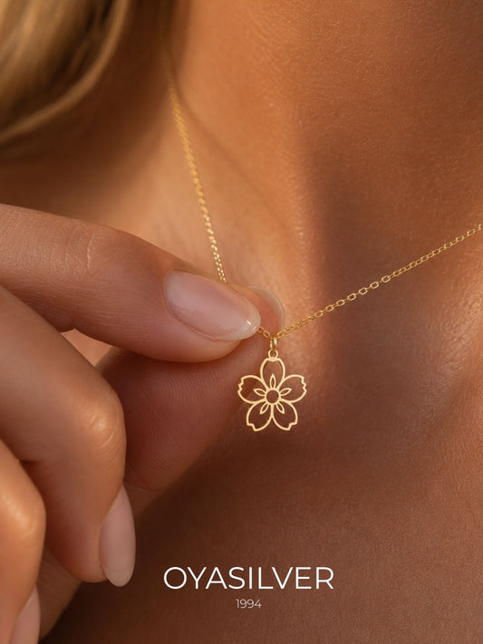 Minimalistische Immergrün-Blumen-Halskette aus 925 Silber – Ansicht 2 | Oya Silver