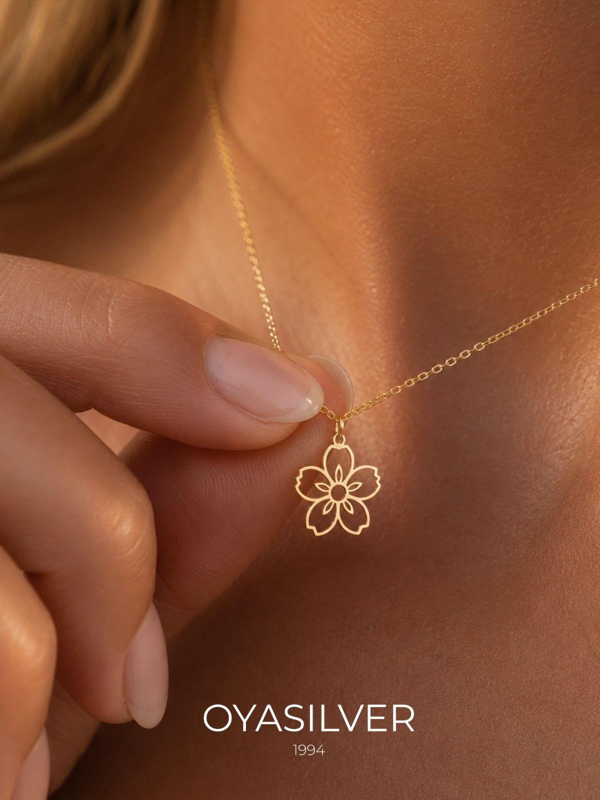 Minimalistische Immergrün-Blumen-Halskette aus Silber aus 925er Sterlingsilber – Oya Silver – Ansicht 2
