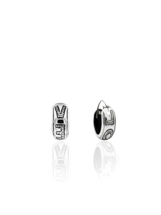 Minimalistische ethnische Silber-Creolen mit Love-Motiv aus 925er Sterlingsilber – Oya Silver
