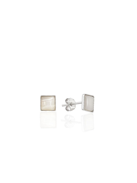 Ohrstecker aus 925 Silber mit milchigem Perlmutt 7 mm – Ansicht 1 | Oya Silver