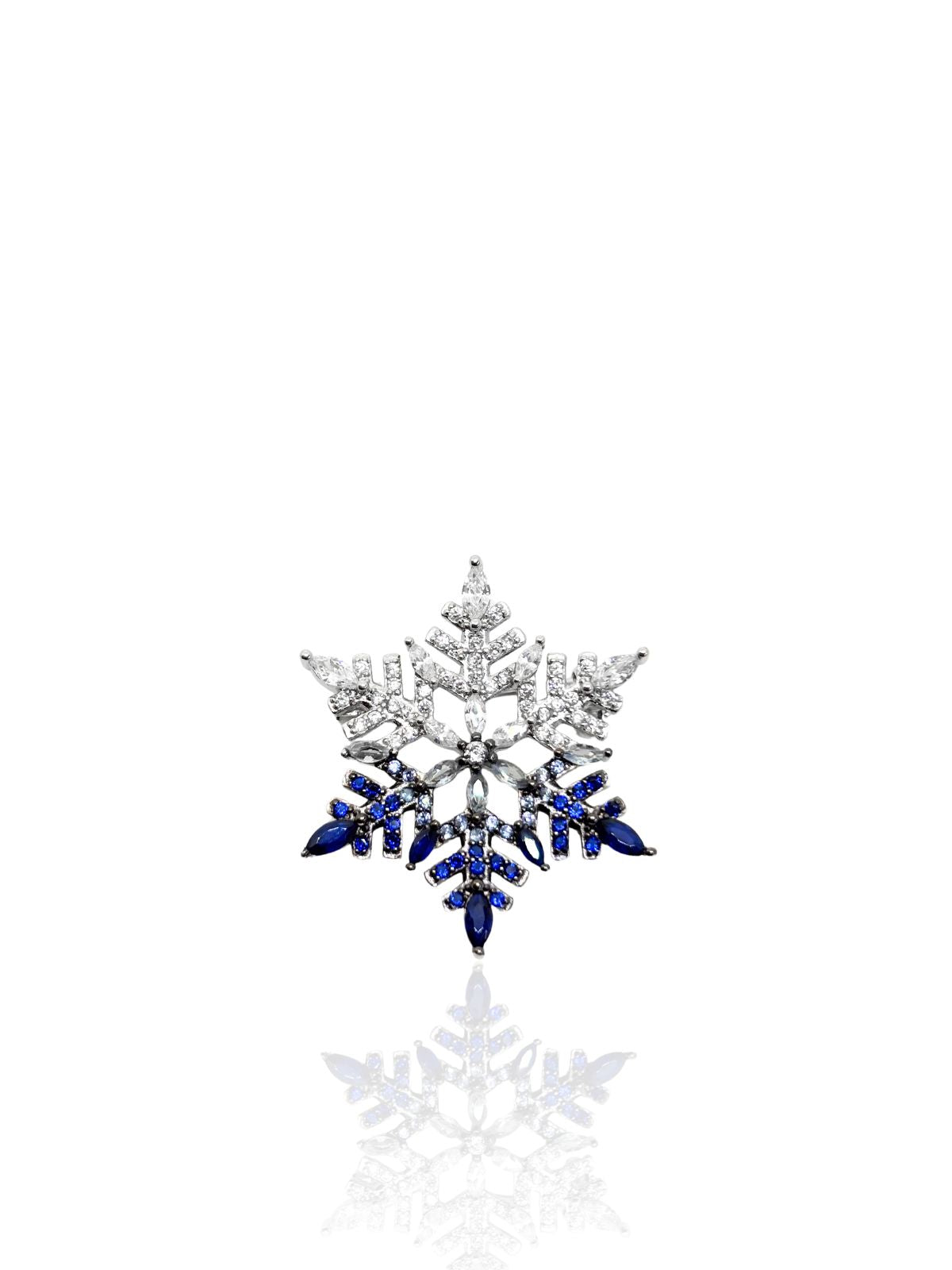Schneeflocken-Brosche aus Silber mit dunkelblauen und weißen Steinen 2,8 x 2,8 cm – Oya Silver