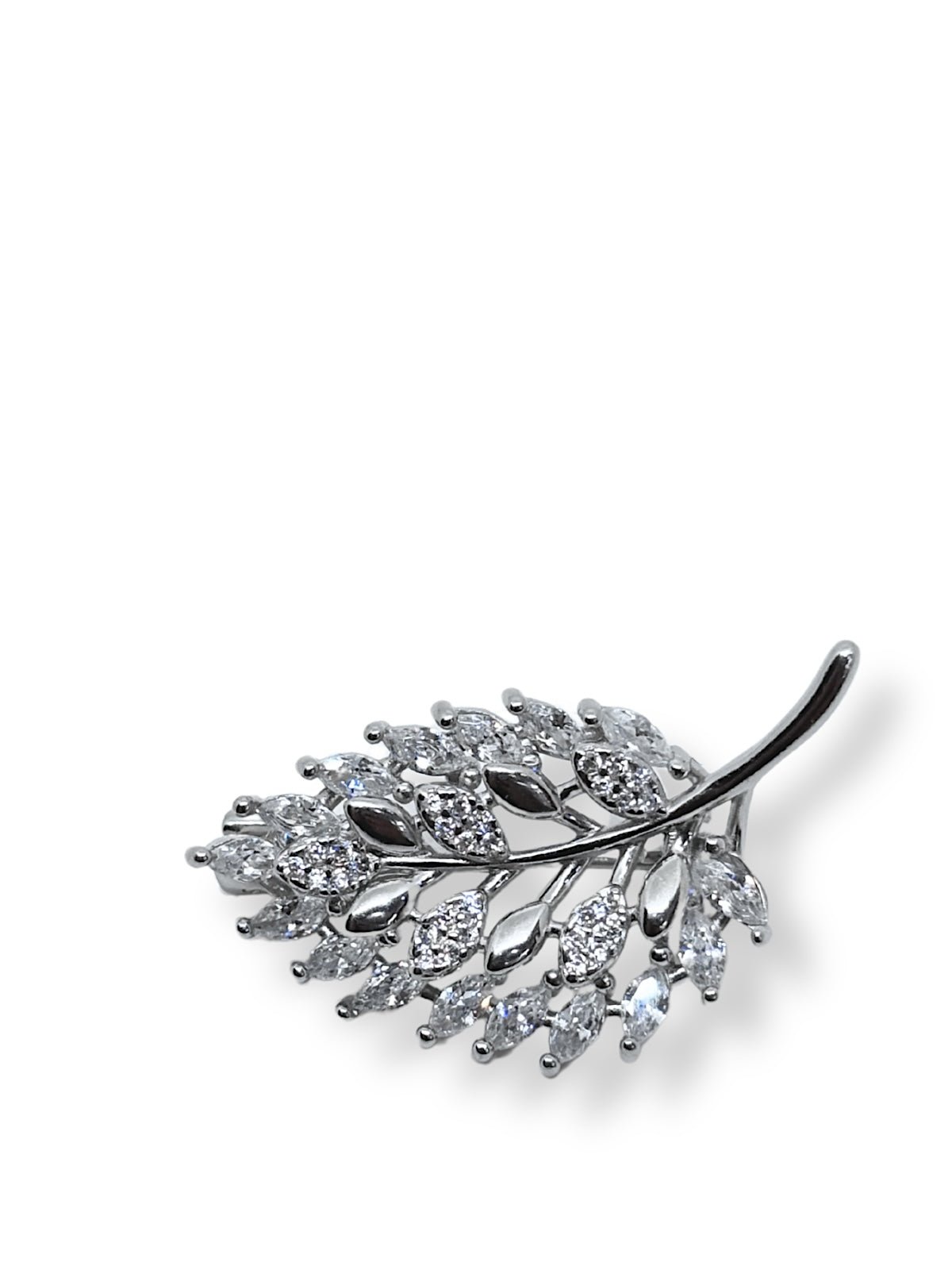 Damen-Blattbrosche aus Silber mit Baguette-Steinen 3,2 x 1,5 cm – Oya Silver